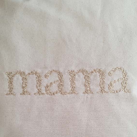 Bombažna blazina v vezenino Mama