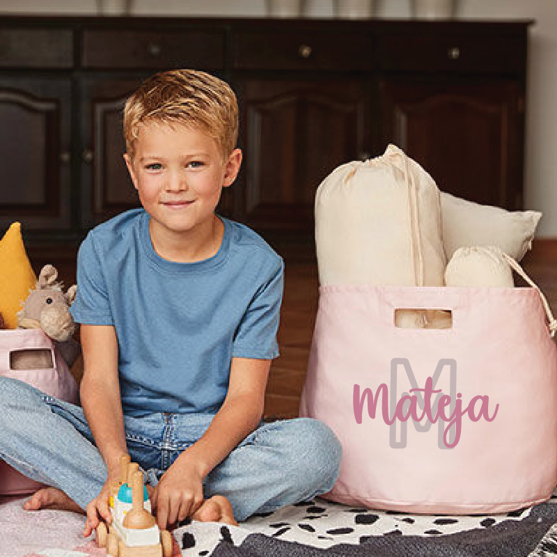 Koš za igrače roza - z izvezenim imenom in začetnico