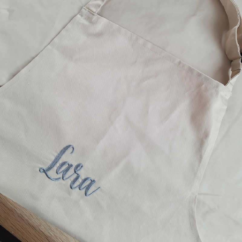 Predpasnik z izvezenim imenom - bež