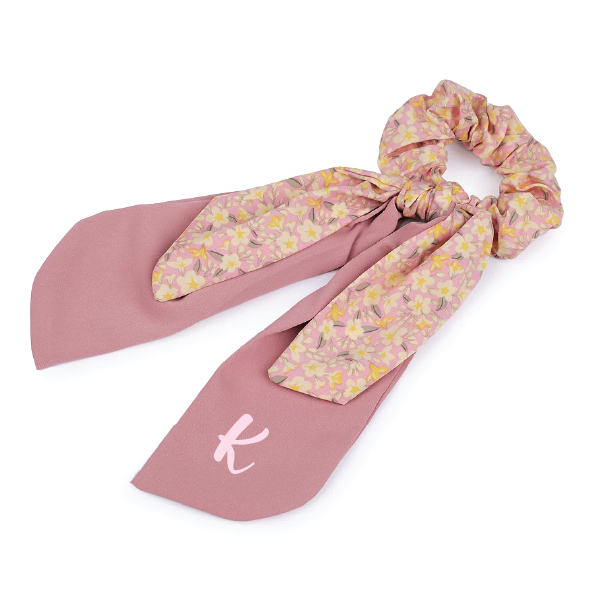 Scrunchie za lase z začetnico - roza