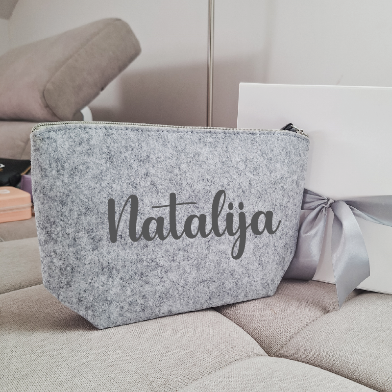 Torbica z izvezenim imenom