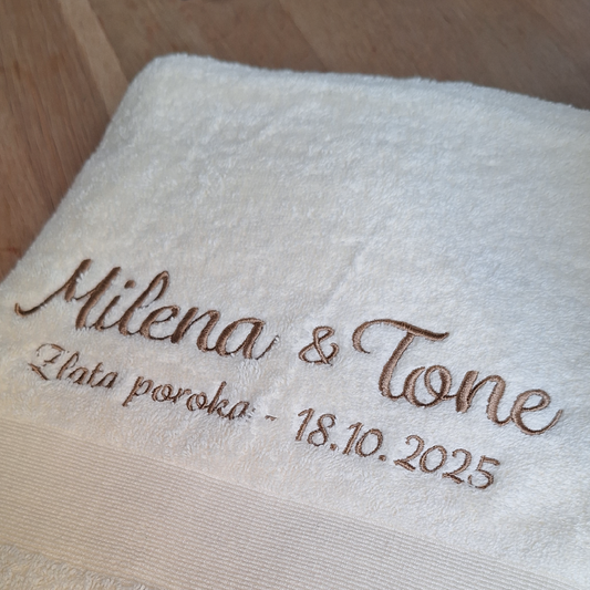 Brisača z vezenino - velika